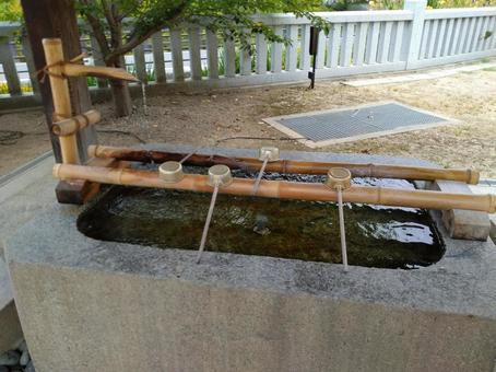 手水舎 手水舎 手水舎,柄杓,水場の写真素材