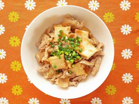 厚揚げと豚こま肉の味噌炒め 上から見た画 厚揚げと豚こま肉の味噌炒め 上から見た画 厚揚げ,豚肉,豚バラの写真素材