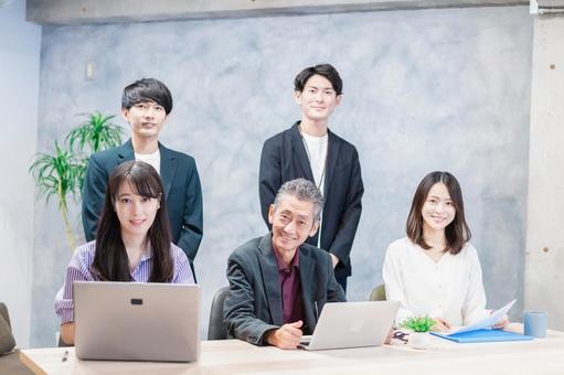 ライフスタイル ライフスタイル チーム,男性,商品の写真素材