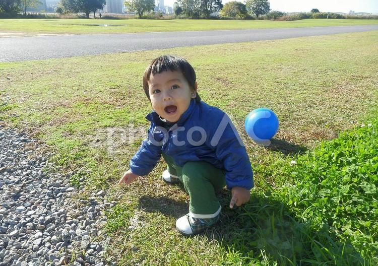指差しする男の子 子供,幼児,乳幼児の写真素材