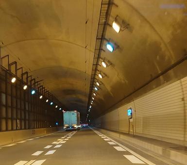 トンネル内部の写真