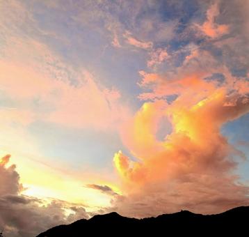 燃える雲 夕焼け 燃える雲 夕焼けの写真