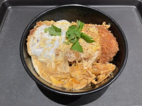 ロースかつ丼の写真