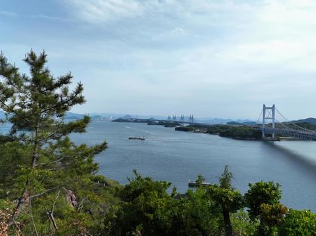 岡山県倉敷市 穴場稲荷から見た瀬戸大橋 岡山県倉敷市 穴場稲荷から見た瀬戸大橋 瀬戸大橋,下津井瀬戸大橋,本州四国連絡橋の写真素材