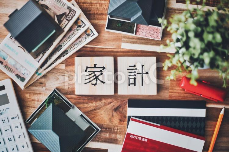 家計と通帳と日本円 ビジネスイメージ お金,現金,家計の写真素材