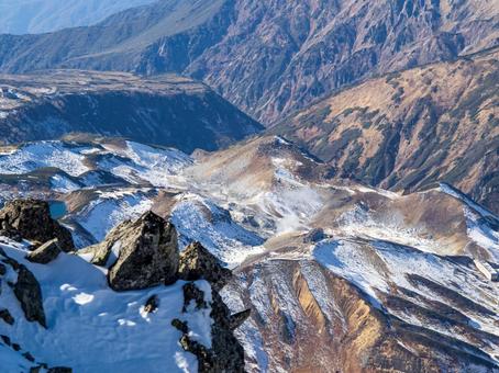 初冬の地獄谷全景 初冬の地獄谷全景 立山,山,自然の写真素材