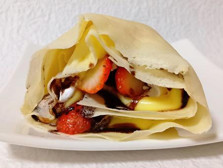 イチゴカスタードクレープ クレープ,チョコバナナカスタード,食べ物の写真素材