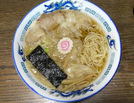 ワンタン麺 ナルト チャーシュー ワンタン麺 ナルト チャーシュー ワンタン麺,ワンタン,チャーシューの写真素材