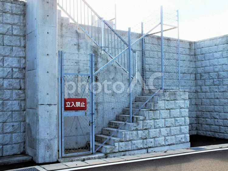 頑丈な防波堤の階段 堤防,防波堤,階段の写真素材