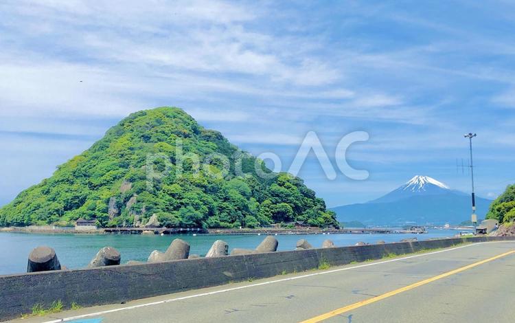 淡島と富士山と海辺の道 日本,静岡,沼津の写真素材