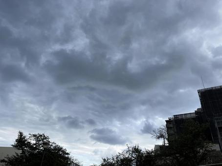 神田川9月:夏の終わりの曇り空 2025 神田川9月:夏の終わりの曇り空 2025 曇り,空,雲の写真素材