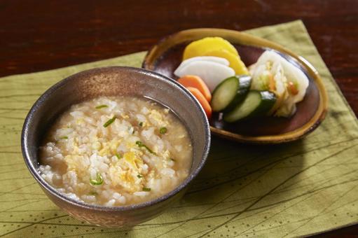 鍋料理の〆はやっぱり雑炊ですね 玉子雑炊,〆,雑炊の写真素材