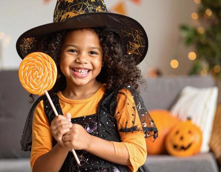 ハロウィンの女の子 魔女 ハロウィンの女の子 魔女の写真