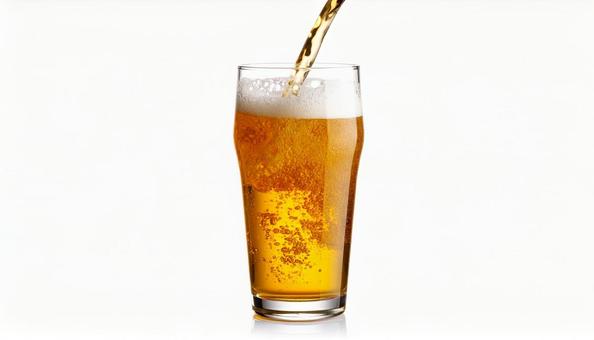 注がれるビール 注がれるビールの写真