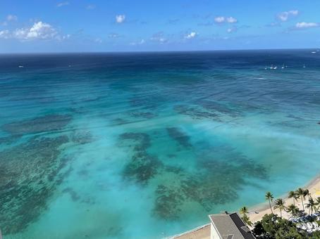 ワイキキの青い海青い空1の写真