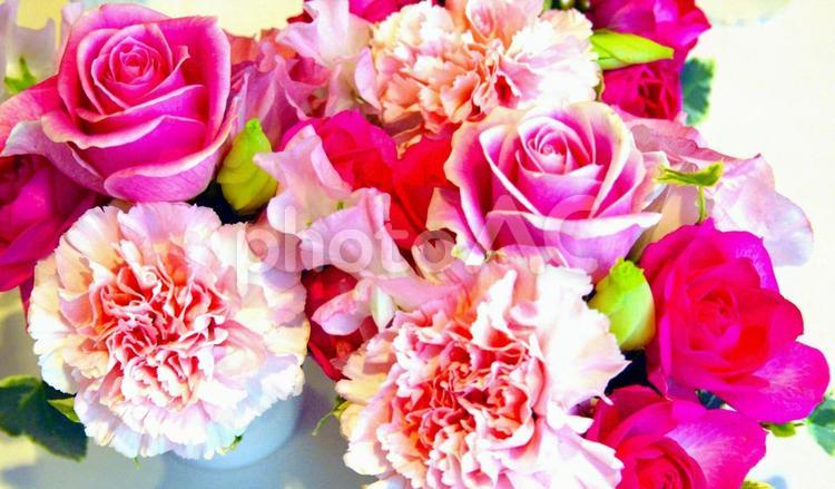 フラワーアレンジメント　結婚式のイメージ フラワーアレンジメント,花,ピンクの写真素材