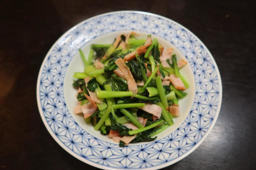 ほうれん草とベーコンの炒め物 ほうれん草とベーコンの炒め物の写真
