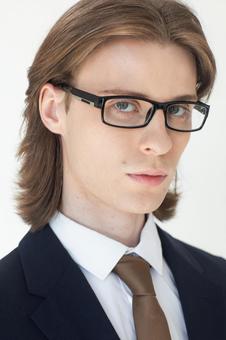 スーツを着てメガネのカメラ目線の男性 男性,外国人,欧米人の写真素材