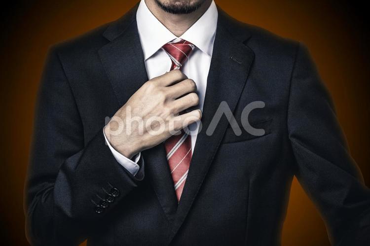 赤いネクタイを持つビジネスマン 男性,人物,ビジネスの写真素材