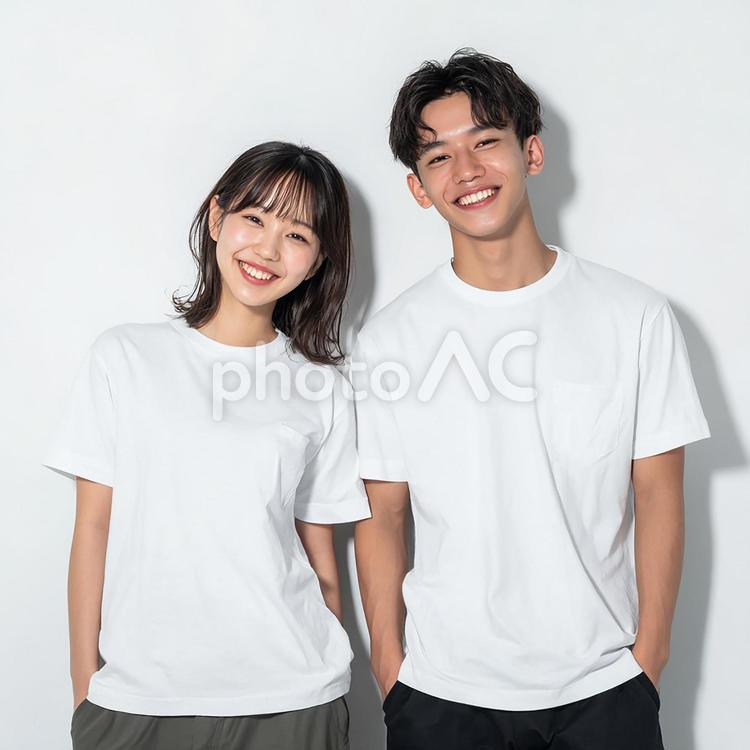 爽やかな笑顔を見せる仲良しカップル カップル,夫婦,男女の写真素材