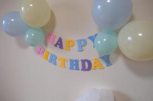 お家で誕生日の飾りつけ 誕生日,飾り,風船の写真素材