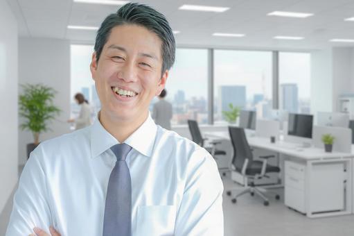 笑顔のビジネスマン 笑顔のビジネスマンの写真