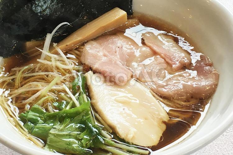 醤油ラーメン ラーメン,醤油ラーメン,チャーシューの写真素材