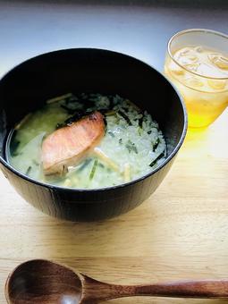 我が家の美味しい鮭茶漬け 我が家の美味しい鮭茶漬け 茶漬け,鮭茶漬け,お椀の写真素材