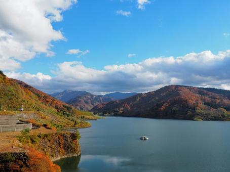 秋の景色２３ ダム,大谷ダム,新潟県の写真素材