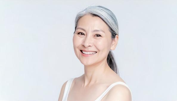 ビューティーイメージ 笑顔のシニア女性 ビューティーイメージ 笑顔のシニア女性の写真