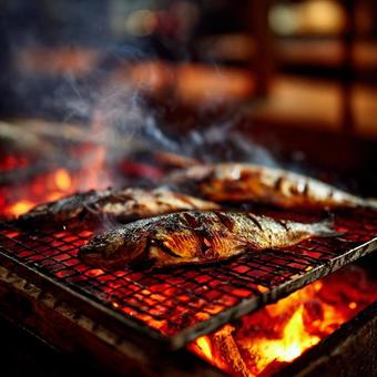 炭火で焼かれる魚のクローズアップ 炭火で焼かれる魚のクローズアップの写真