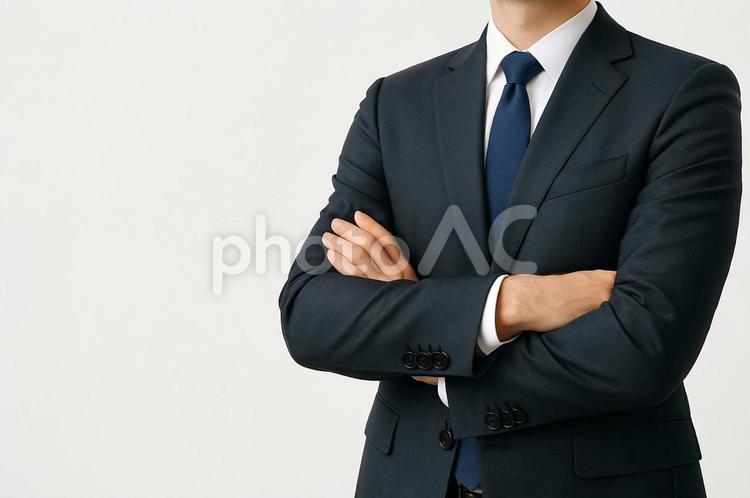 腕を組んだサラリーマン 自信,ビジネス,スーツの写真素材