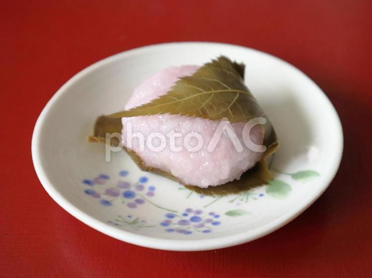 お皿にのせた桜餅　関西風 桜もち,関西,和菓子の写真素材
