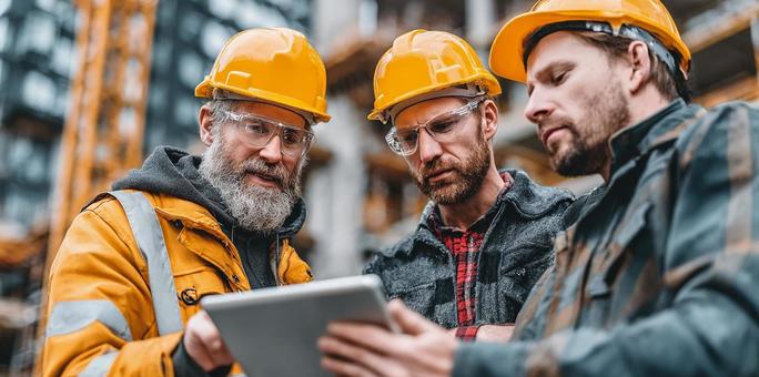 建設現場を支えるプロフェッショナルチームの写真