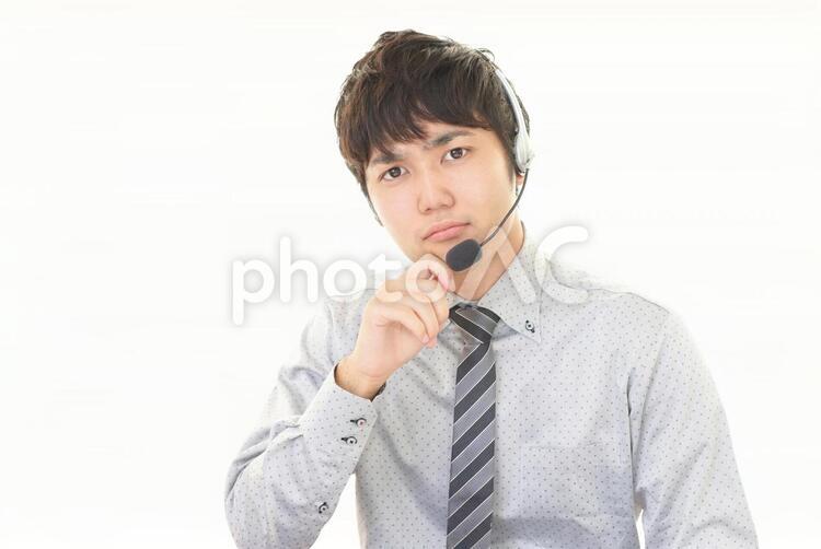 困惑した表情のオペレーター オペレーター,男性,コールセンターの写真素材