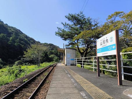 JR牟岐線、山河内駅、ホーム JR牟岐線、山河内駅、ホーム jr,jr四国,牟岐線の写真素材