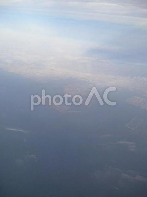 11月　晩秋のフライト　　関西空港～千歳空港 ジェット機,朝日,航空写真の写真素材