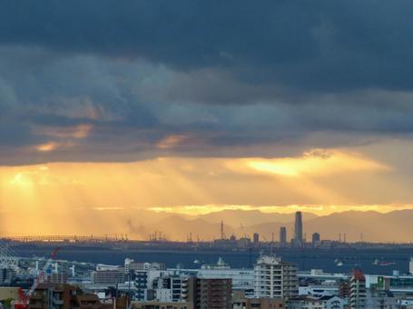 薄明光線 薄明光線 気象,現象,雲の写真素材