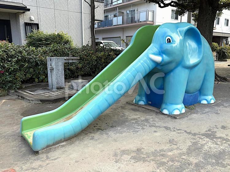 児童公園のゾウさん滑り台 滑り台,すべり台,ゾウさんの写真素材