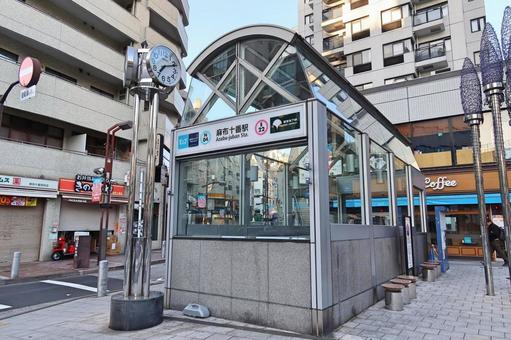 麻布十番駅（4番出口） 麻布十番駅,麻布十番,駅の写真素材