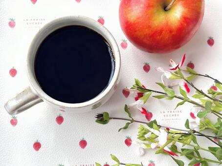 りんごとコーヒーとセージと コーヒー,カフェ,休憩の写真素材
