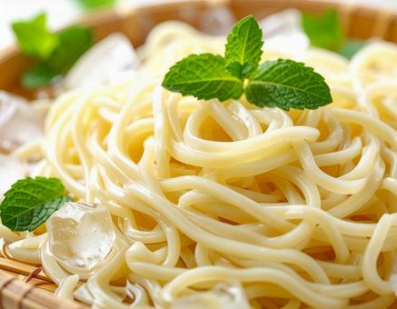 細いうどん 冷たい麺 細いうどん 冷たい麺の写真