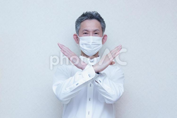 マスクをする中年男性9 マスク,コロナ,花粉症の写真素材