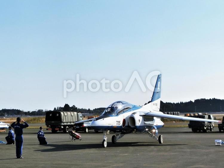 飛行を終えて駐機場に戻るブルーインパルス 自衛隊,航空自衛隊,飛行機の写真素材