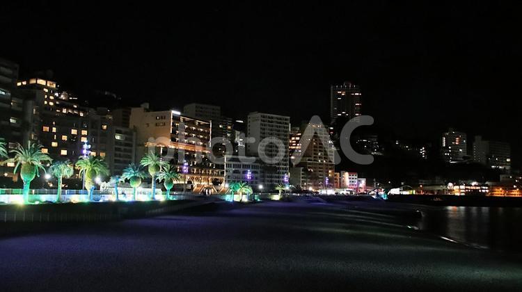 夜景　春先の熱海の夜 夜景,熱海,熱海港の写真素材