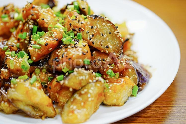茄子の竜田揚げの甘辛炒め 食事,食卓,食材の写真素材