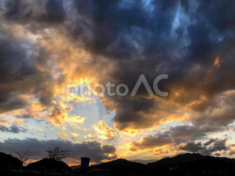 夕焼けこやけ 日暮れ,夕焼け,雲の写真素材