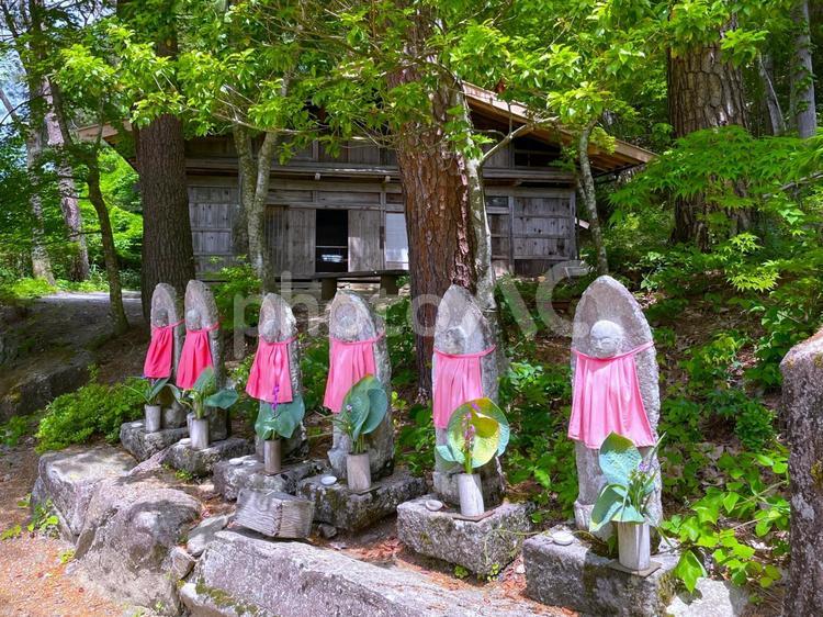 飛騨の里六地蔵 お地蔵様,六地蔵,古民家の写真素材