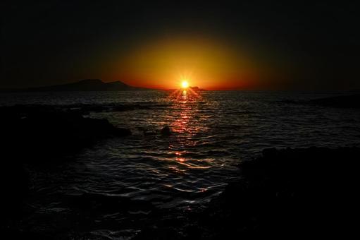 <Goto scenery> View of the sun rising over the sea in summer, JPG
