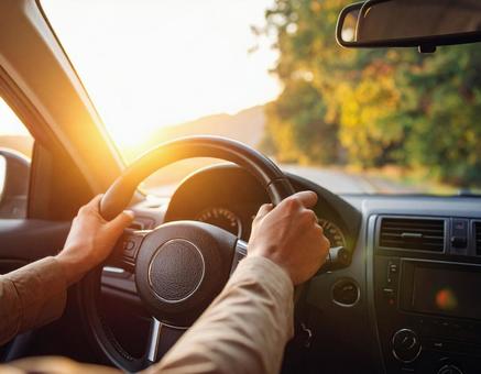 自動車の運転席から見える景色 自動車の運転席から見える景色の写真